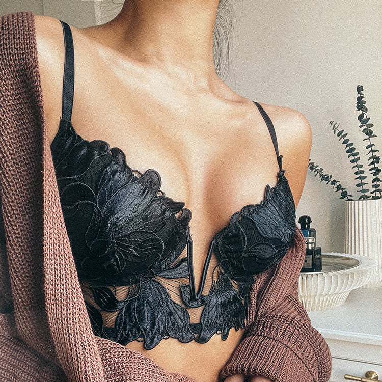 V-neck lace lingerie set